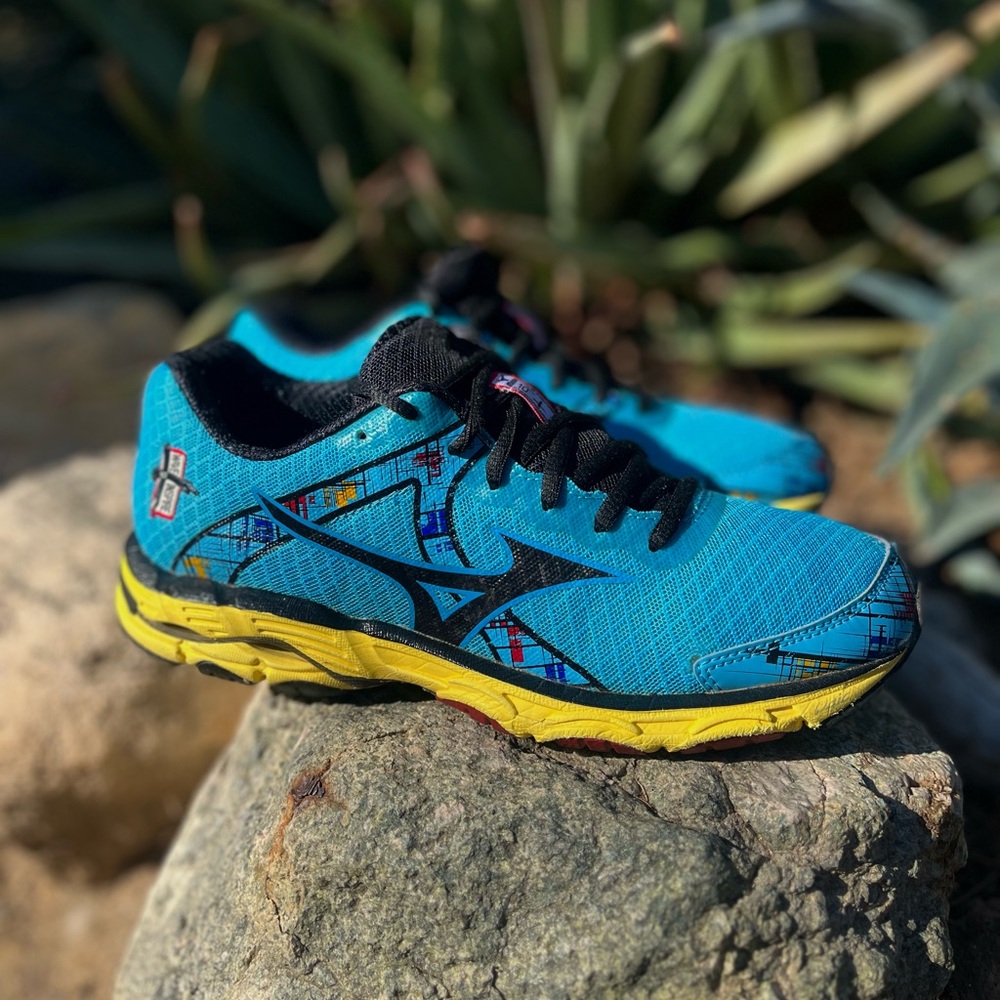 MIZUNO | Wave "Inspire 10" Women’s Running Shoes 8.5W
